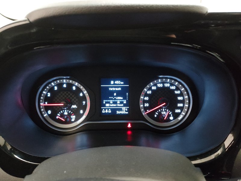 Hyundai i10 1.0 Trend • senzori • alu felge — 23