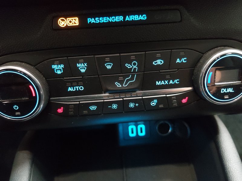 Ford Focus Turnier 1.0 EcoBoost Titanium • Full LED • navigacija — 15