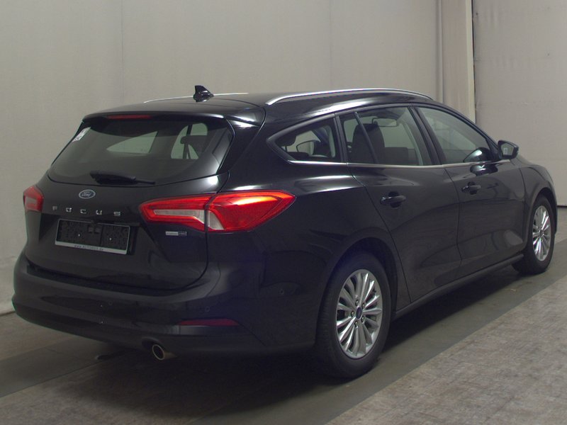 Ford Focus Turnier 1.0 EcoBoost Titanium • Full LED • navigacija — 4