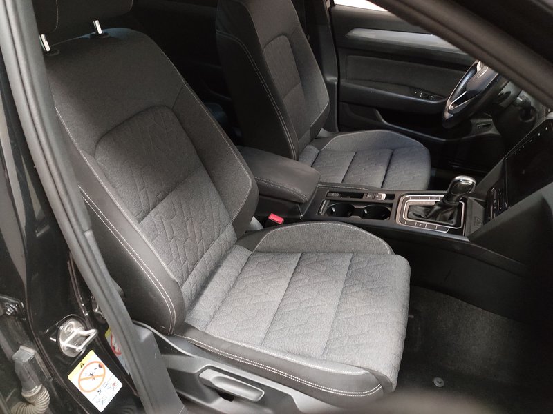 Volkswagen Passat Variant 2.0 TDI automatik • ACC • LED — 10