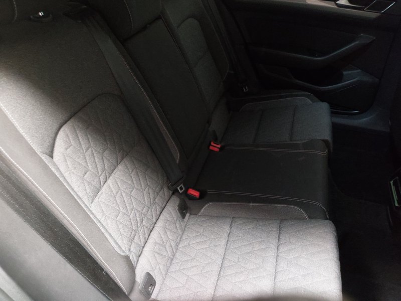 Volkswagen Passat Variant 2.0 TDI automatik • ACC • LED — 12