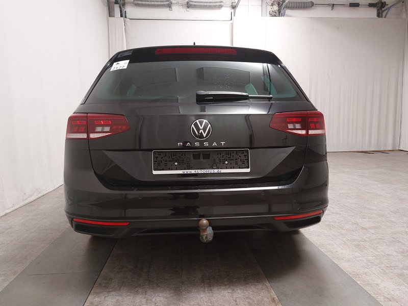 Volkswagen Passat Variant 2.0 TDI automatik • ACC • LED — 14