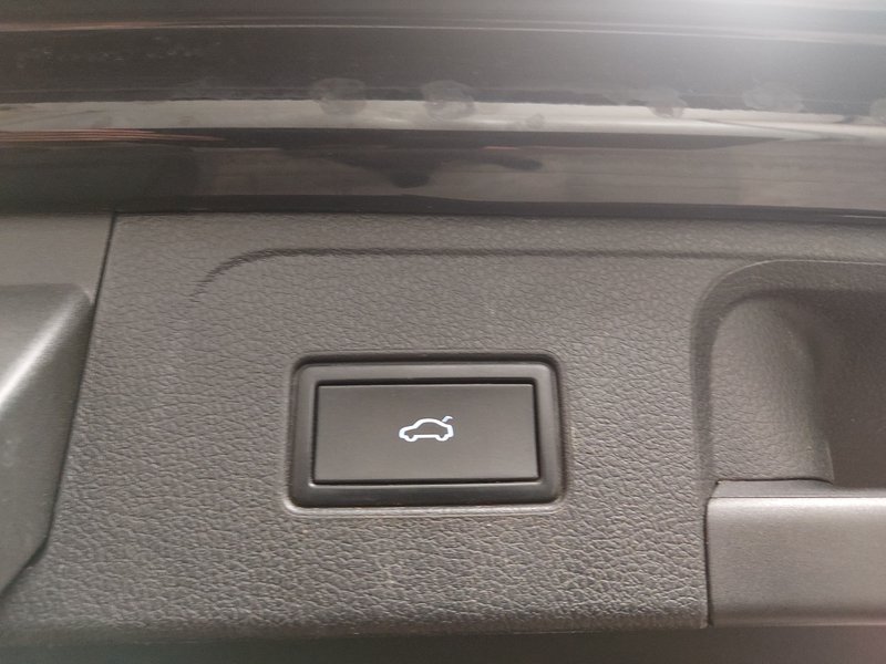 Volkswagen Passat Variant 2.0 TDI automatik • ACC • LED — 18