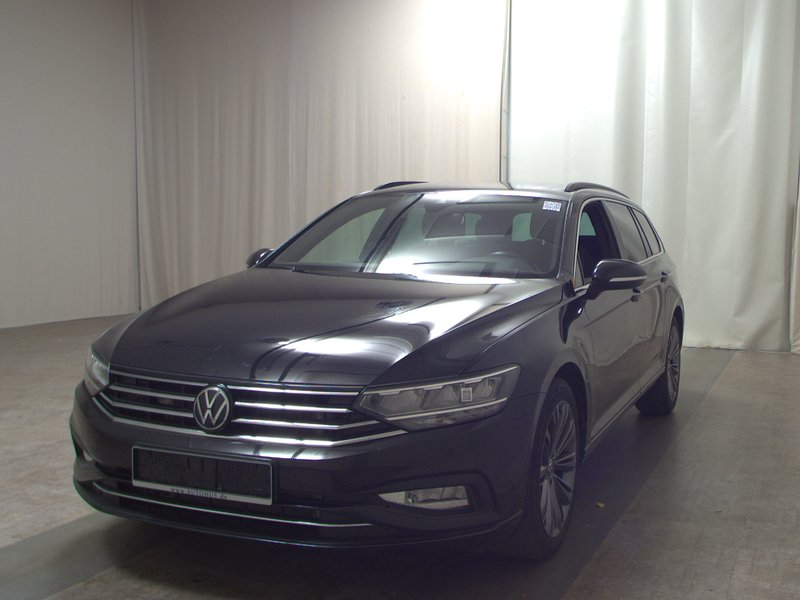 Volkswagen Passat Variant 2.0 TDI automatik • ACC • LED — 2