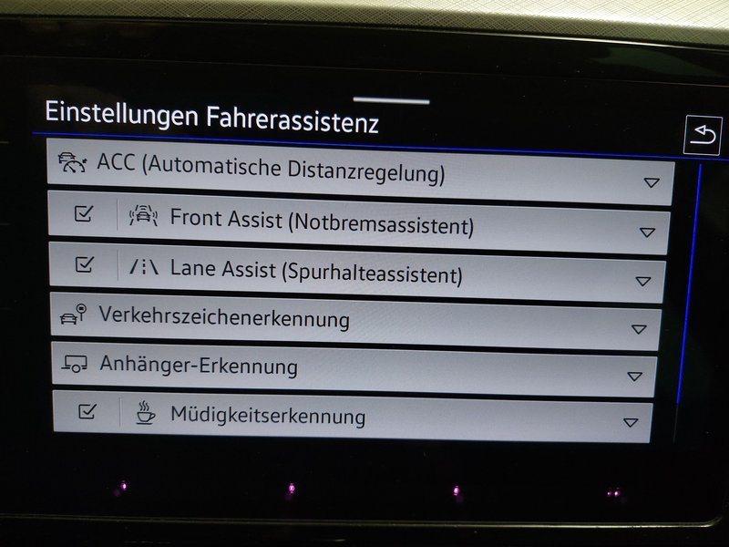 Volkswagen Passat Variant 2.0 TDI automatik • ACC • LED — 23
