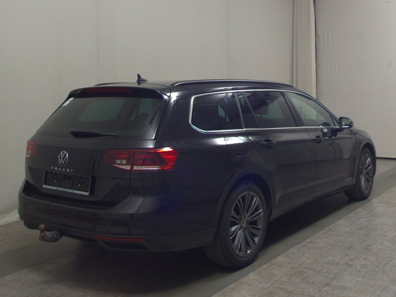 Volkswagen Passat Variant 2.0 TDI automatik • ACC • LED — 4
