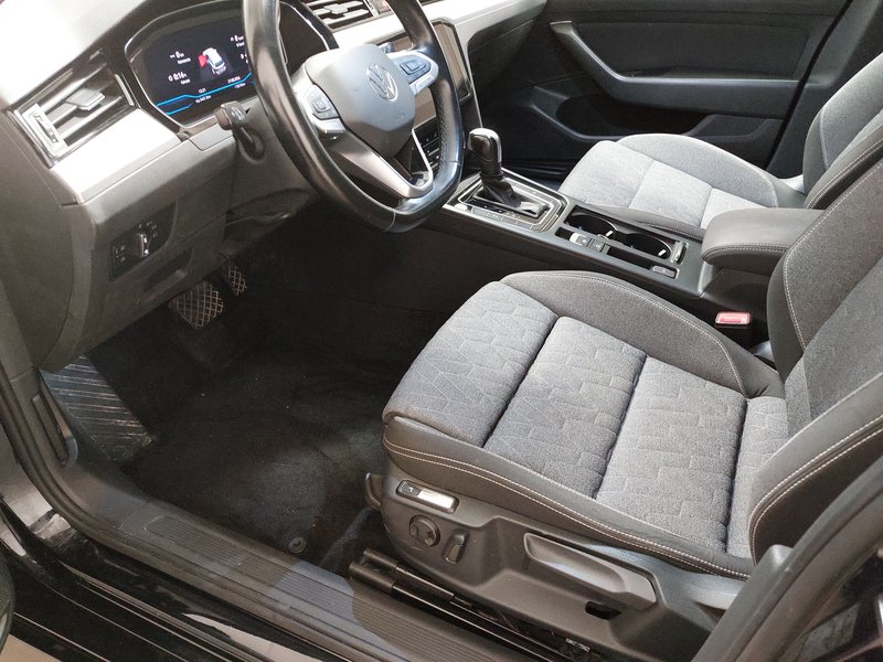 Volkswagen Passat Variant 2.0 TDI automatik • ACC • LED — 6