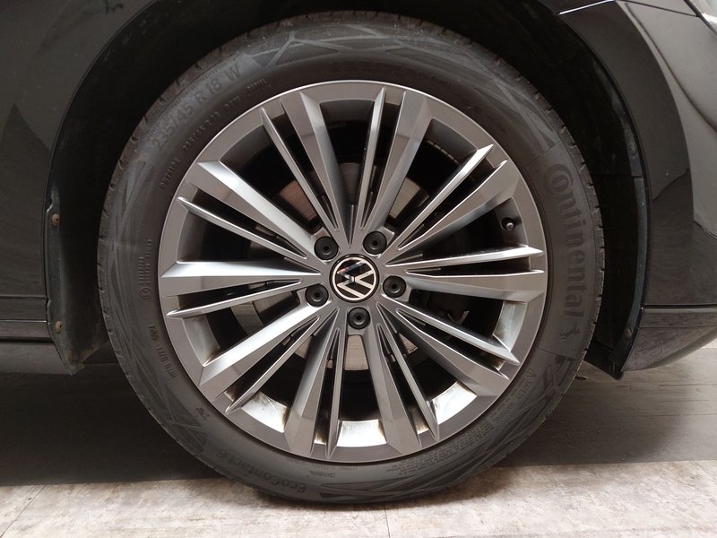 Volkswagen Passat Variant 2.0 TDI automatik • ACC • LED — 8