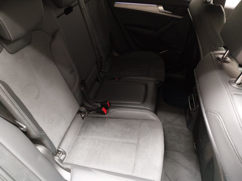 Audi Q5 40 TDI automatik S line • AHK • Full LED — 12