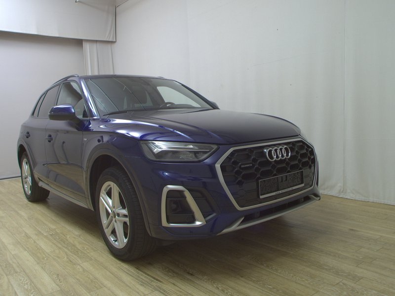 Audi Q5 40 TDI automatik S line • AHK • Full LED — 3