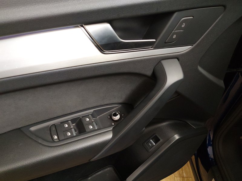 Audi Q5 40 TDI automatik S line • AHK • Full LED — 5