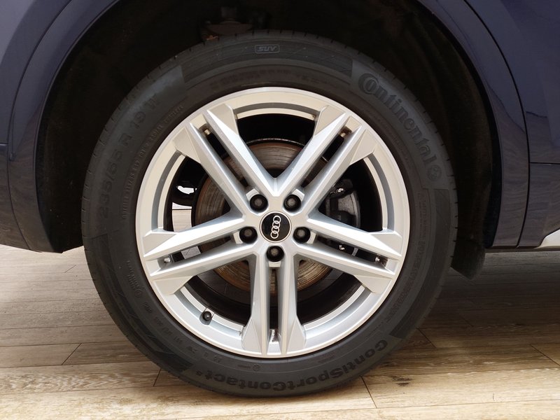 Audi Q5 40 TDI automatik S line • AHK • Full LED — 8