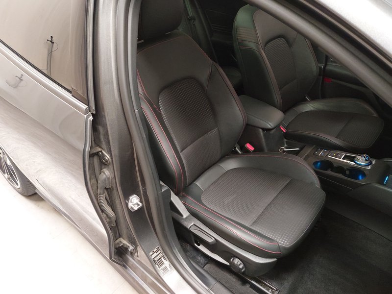 Ford Focus Turnier 1.5 EcoBlue ST-Line X automatik • panorama • LED — 11