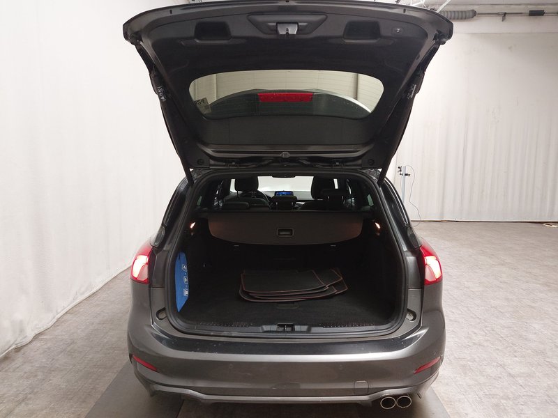 Ford Focus Turnier 1.5 EcoBlue ST-Line X automatik • panorama • LED — 17