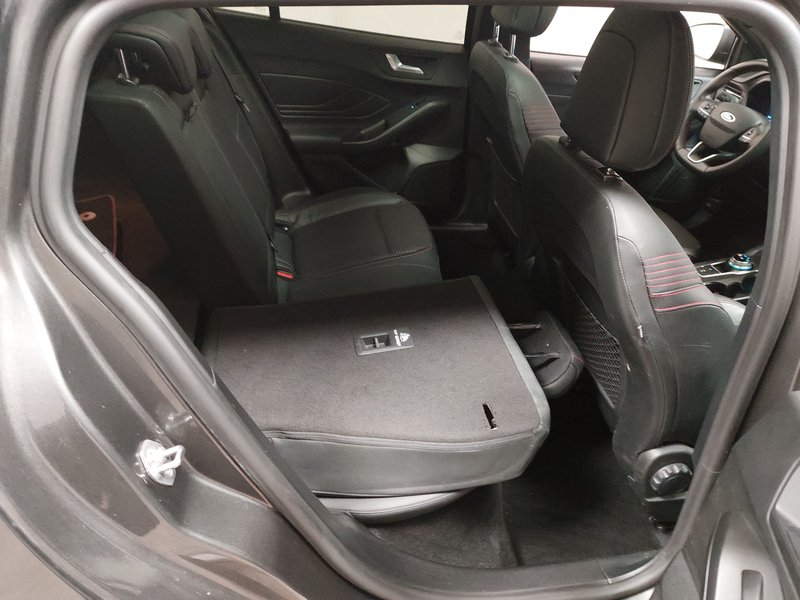Ford Focus Turnier 1.5 EcoBlue ST-Line X automatik • panorama • LED — 22