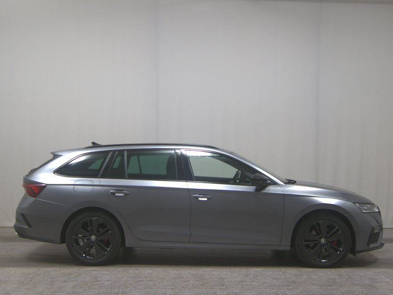 Škoda Octavia Kombi 2.0 TDI automatik RS • Full LED • digitalni instrumenti