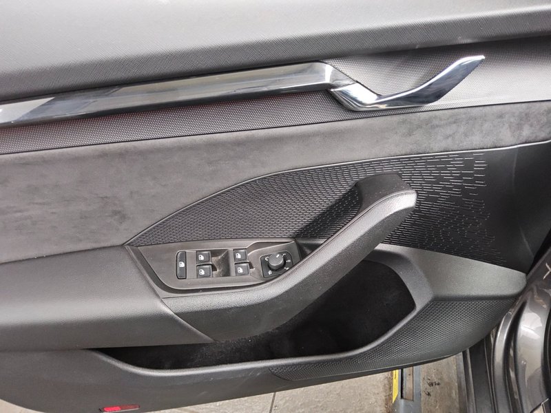 Škoda Octavia Kombi 2.0 TDI automatik RS • Full LED • digitalni instrumenti — 10