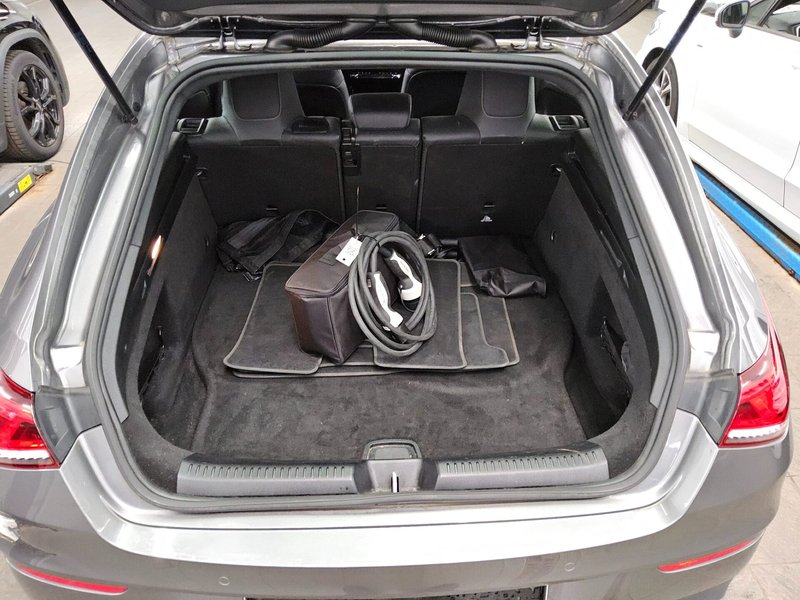 Mercedes-Benz CLA 250 e Shooting Brake automatik AMG Line • koža • LED — 12