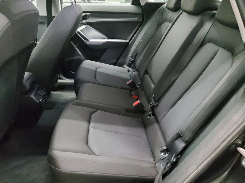 Audi Q3 35 TFSI automatik • digitalni instrumenti • LED — 12