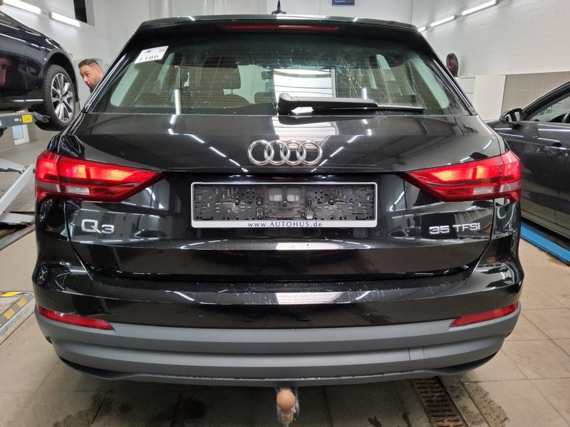 Audi Q3 35 TFSI automatik • digitalni instrumenti • LED — 13