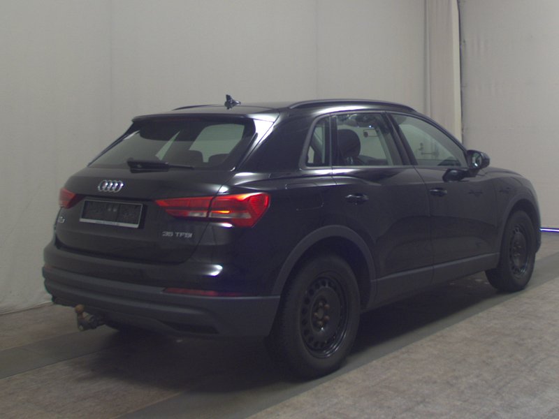 Audi Q3 35 TFSI automatik • digitalni instrumenti • LED — 4