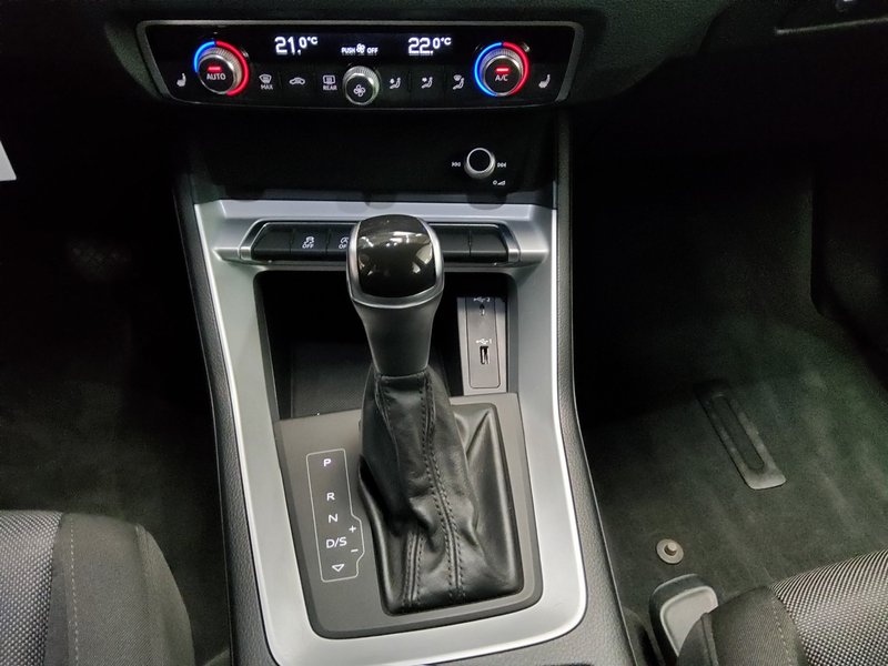 Audi Q3 35 TFSI automatik • digitalni instrumenti • LED — 6