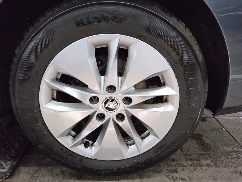 Škoda Octavia Kombi 2.0 TDI automatik Ambition • Full LED • masaža — 11