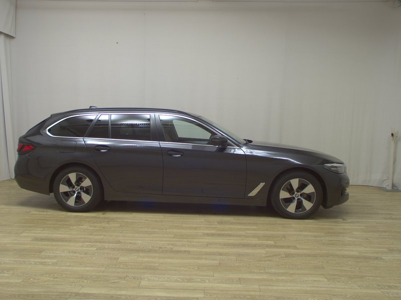 BMW 520d Touring automatik • Full LED • digitalni instrumenti