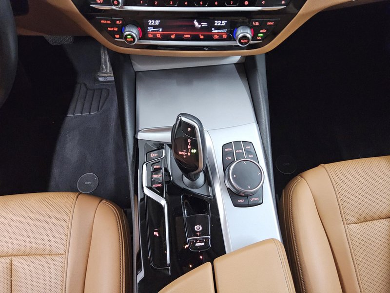BMW 520d Touring automatik • Full LED • digitalni instrumenti — 6