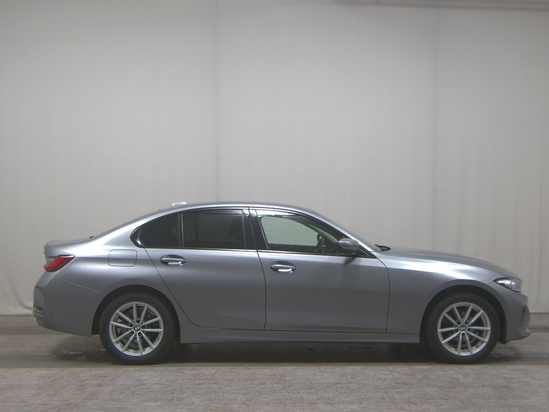 BMW 318i automatik • HUD • Full LED
