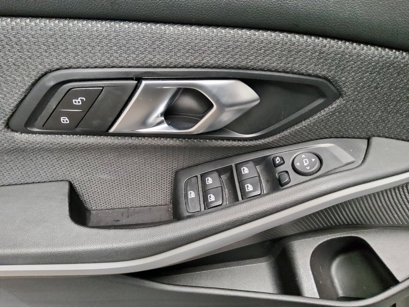 BMW 318i automatik • HUD • Full LED — 10