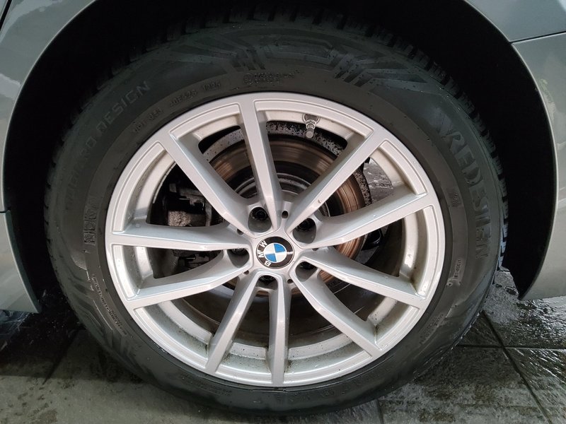 BMW 318i automatik • HUD • Full LED — 11