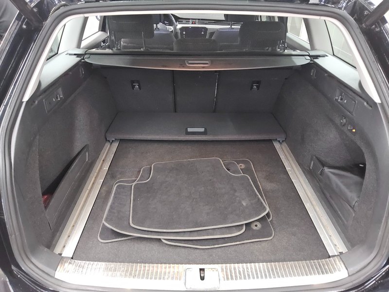 Volkswagen Passat Variant 2.0 TDI automatik Business • ACC • Full LED — 12