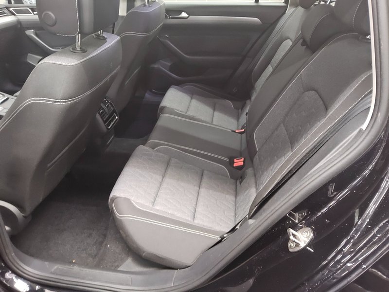 Volkswagen Passat Variant 2.0 TDI automatik Business • ACC • Full LED — 13