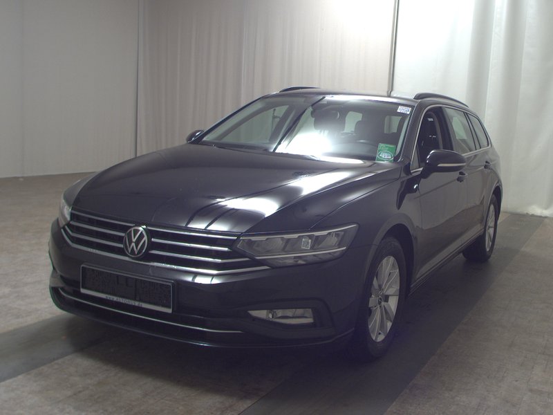 Volkswagen Passat Variant 2.0 TDI automatik Business • ACC • Full LED — 2