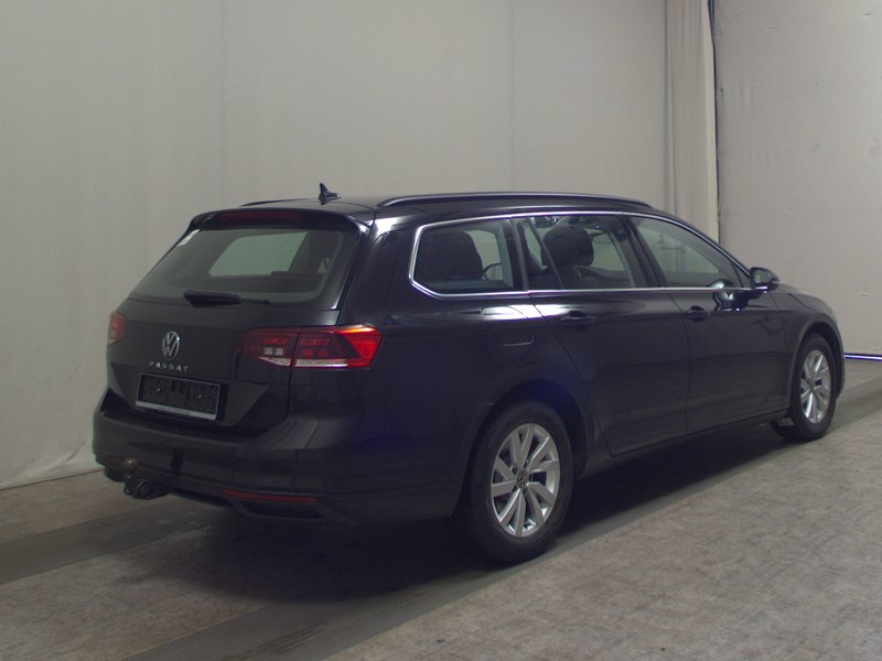 Volkswagen Passat Variant 2.0 TDI automatik Business • ACC • Full LED — 4