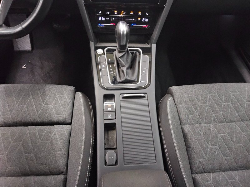 Volkswagen Passat Variant 2.0 TDI automatik Business • ACC • Full LED — 6