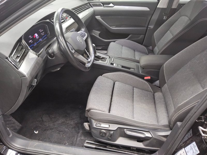 Volkswagen Passat Variant 2.0 TDI automatik Business • ACC • Full LED — 9