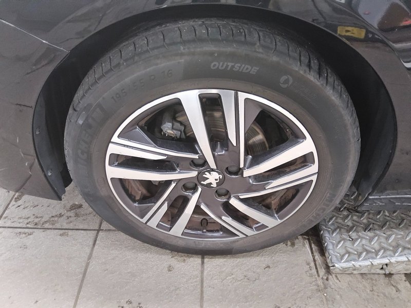 Peugeot 208 1.2 PureTech Active • Full LED • grijana sjedala — 10