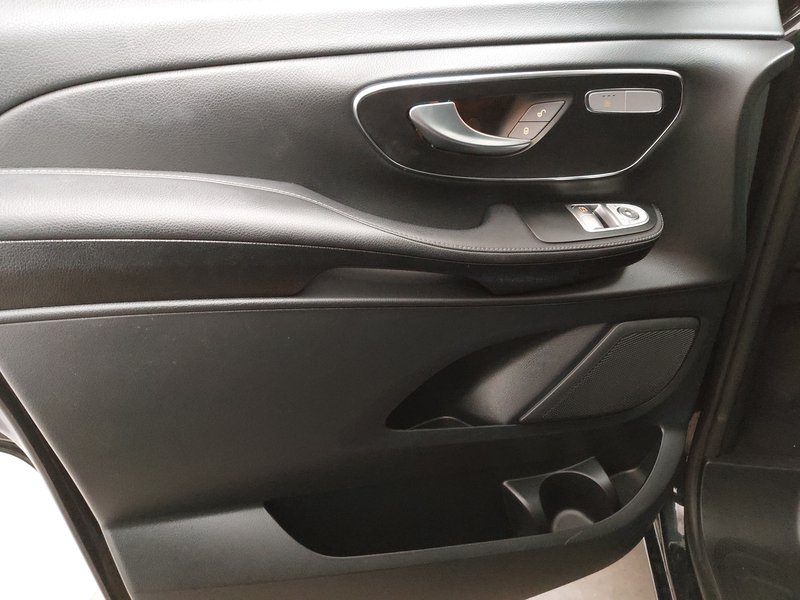 Mercedes-Benz V 250 d duga izvedba automatik Avantgarde • električna peta vrata — 5
