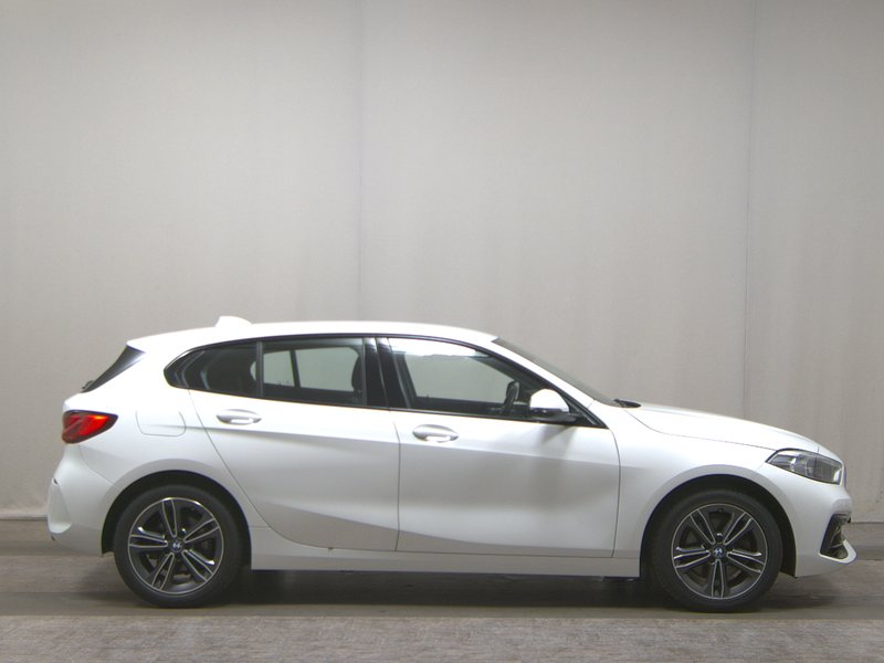 BMW 118d automatik Sport Line • ACC • Full LED