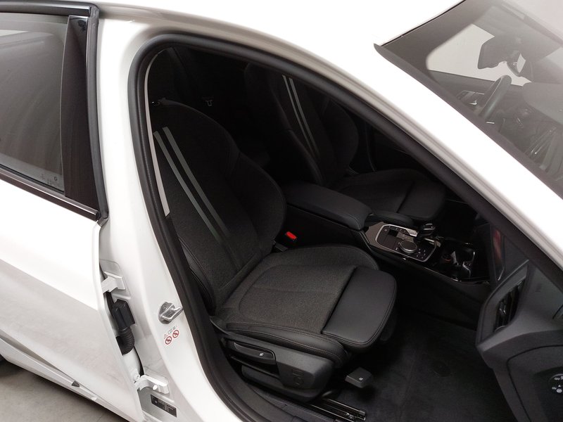 BMW 118d automatik Sport Line • ACC • Full LED — 10