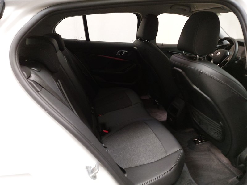 BMW 118d automatik Sport Line • ACC • Full LED — 12