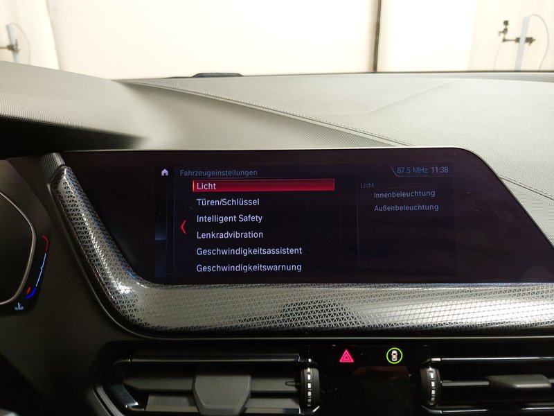 BMW 118d automatik Sport Line • ACC • Full LED — 18
