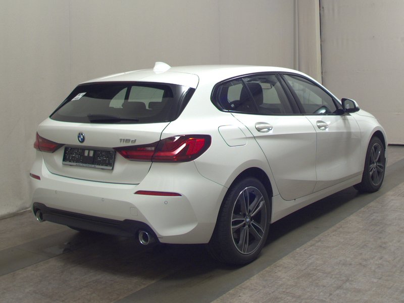 BMW 118d automatik Sport Line • ACC • Full LED — 4