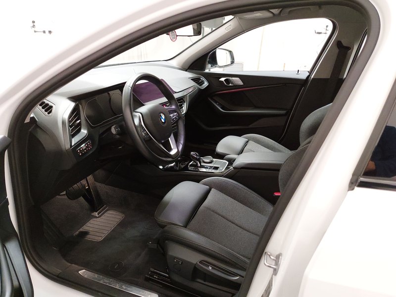 BMW 118d automatik Sport Line • ACC • Full LED — 6