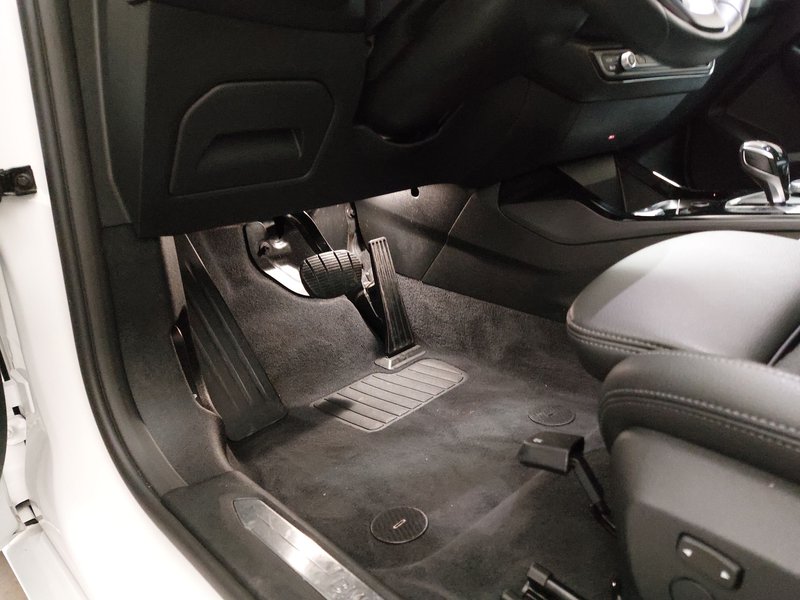 BMW 118d automatik Sport Line • ACC • Full LED — 7