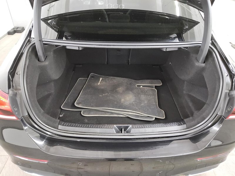 Mercedes-Benz A 180 d AMG Line • panorama • Full LED — 13