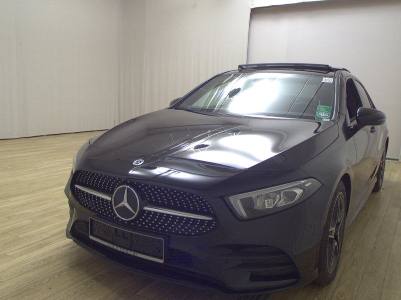 Mercedes-Benz A 180 d AMG Line • panorama • Full LED — 2