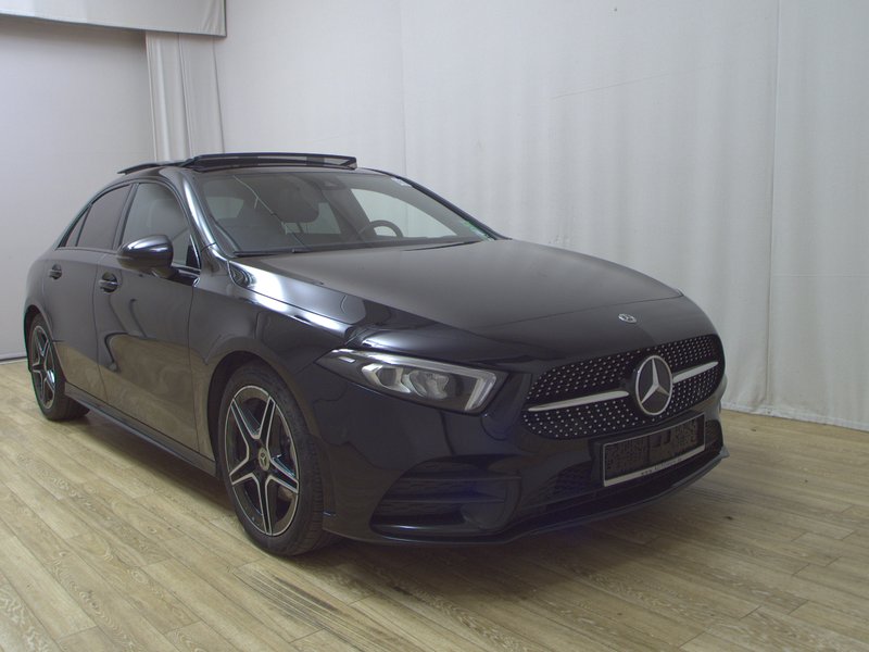 Mercedes-Benz A 180 d AMG Line • panorama • Full LED — 3